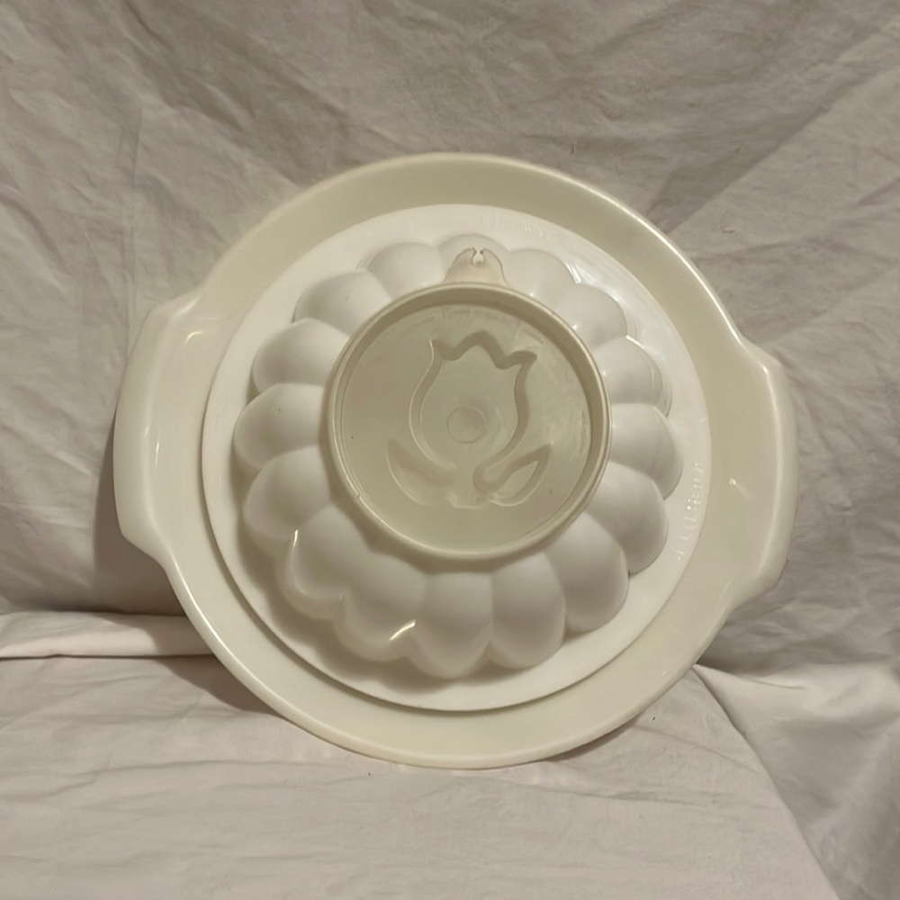 Vintage Tupperware Jello mold